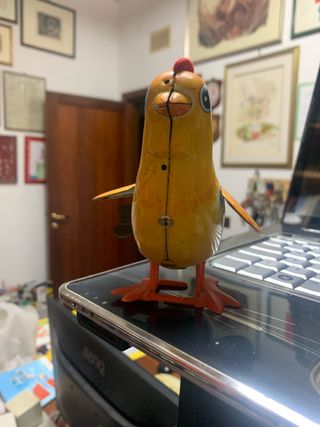 Giocattolo gallina in latta vintage