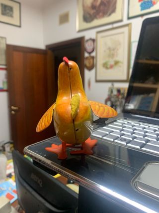 Giocattolo gallina in latta vintage