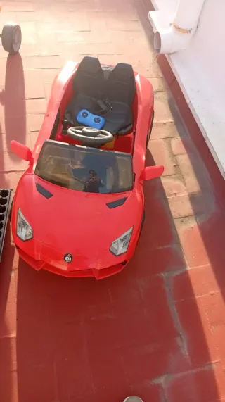 Coche a batería rojo