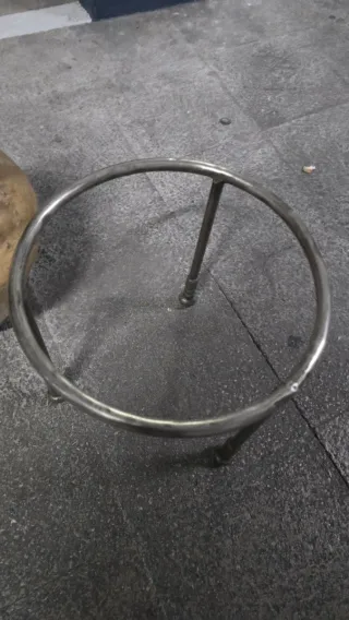 Cántaro Barro y soporte vintage artesano en forja.