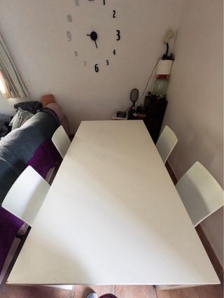 Mesa de comedor blanca