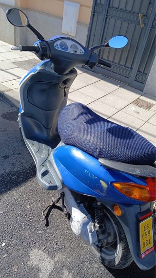 Piaggio Fly 50 2T Scooter Azul. Revisión hace poco