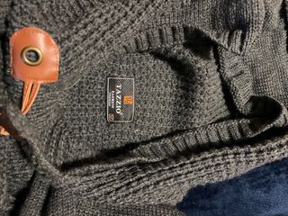 Maglione con cappuccio grigio