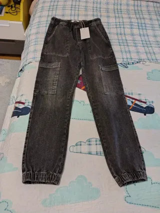Pantalón vaquero cargo gris