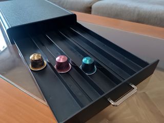 Caja Nespresso para cápsulas.