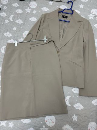 14 piezas de ropa variada de mujer,