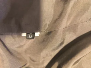 Cazadora cortavientos Massimo Dutti negra