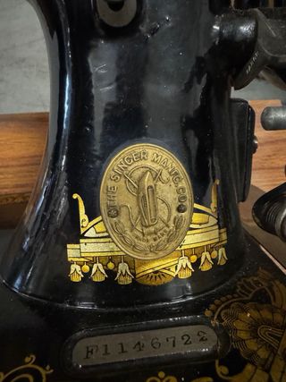Máquina de coser Singer antigua