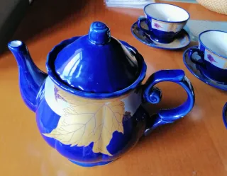 Juego de té azul y amarillo