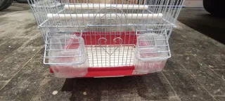 Jaula para pájaros blanca y roja