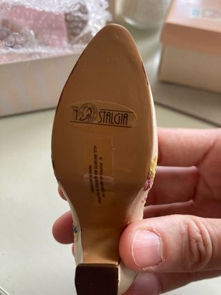 Zapato miniatura coleccionable bordado