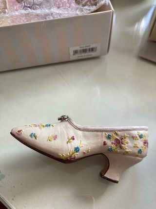 Zapato miniatura coleccionable bordado