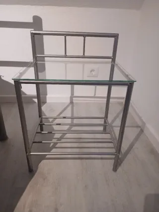 Mesa de cabeceira vidro e metal