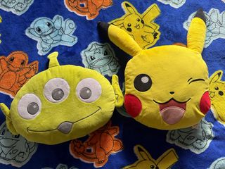 Cojines de Peluche Alien y Pikachu