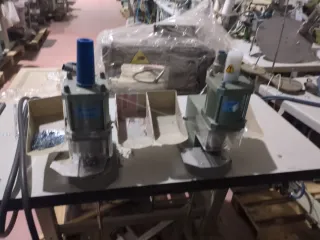 Máquina remachadora para pantalones