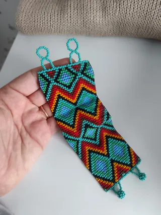 Pulsera tejida geométrica. Hecha a mano en México.