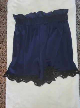 calzoncino blu con pizzo nero