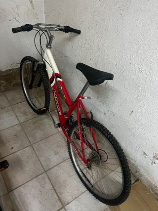 Bicicleta J-Bike Roja y Blanca