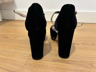 Sandalias LODI negras ante plataforma tachuelas