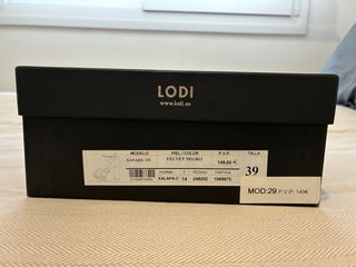 Sandalias LODI negras ante plataforma tachuelas