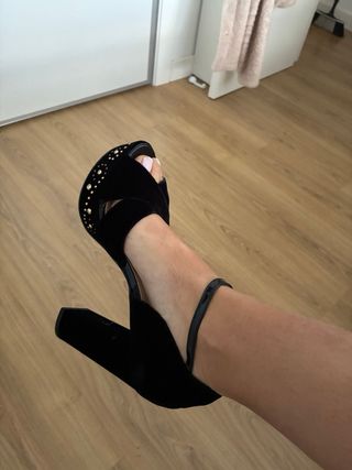 Sandalias LODI negras ante plataforma tachuelas