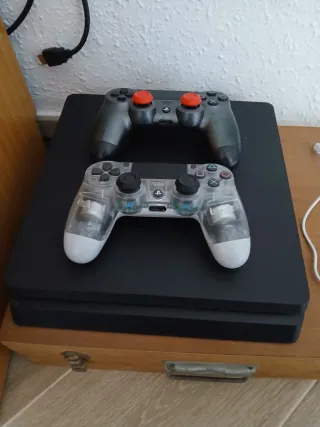 Consola PlayStation 4 PS4 Negra con 2 joysticks