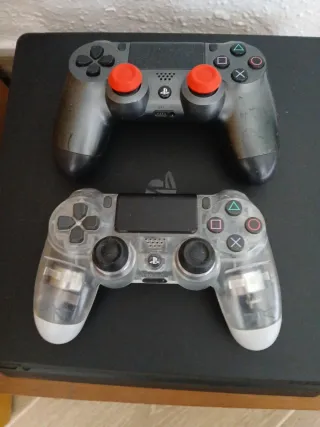 Consola PlayStation 4 PS4 Negra con 2 joysticks