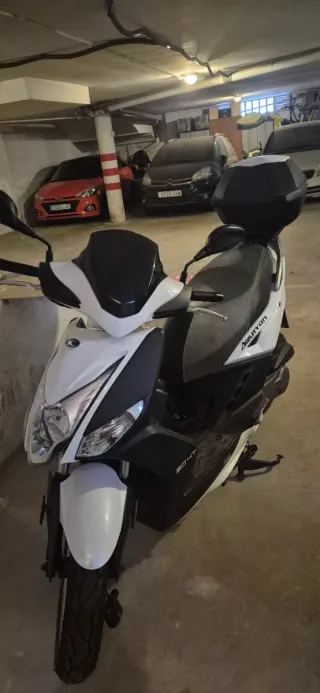 Kymco Agility City 50cc Blanca y Negra