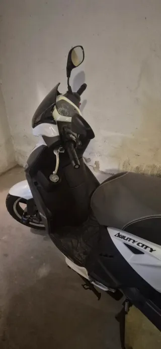 Kymco Agility City 50cc Blanca y Negra