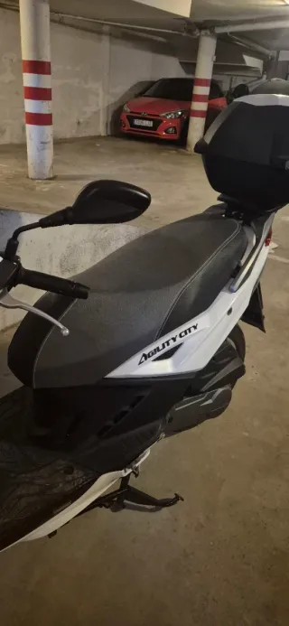 Kymco Agility City 50cc Blanca y Negra