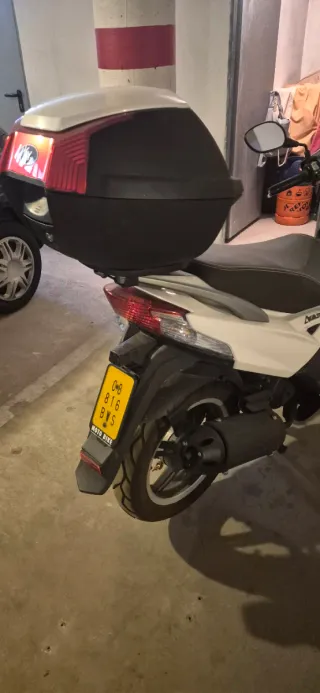 Kymco Agility City 50cc Blanca y Negra