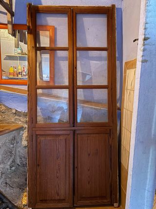 Puerta antigua de madera norte con cristales