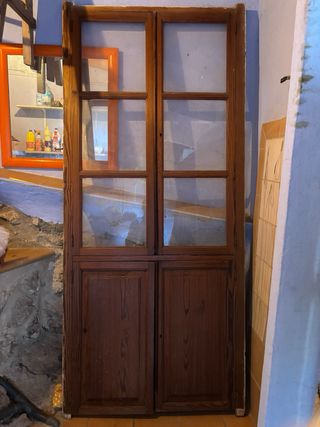 Puerta antigua de madera norte con cristales