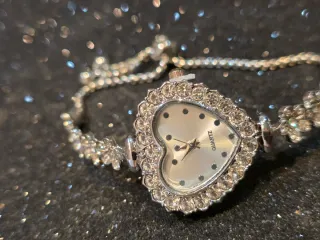 Reloj Corazón Pedrería Ajustable