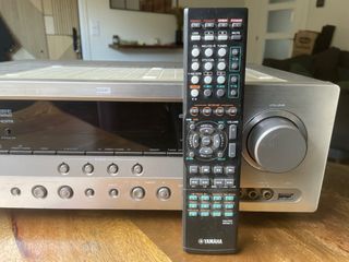 Amplificador Yamaha RX-V563 AV Receptor