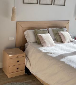 Cabecero y 2 mesillas de madera