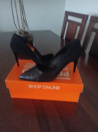 Zapatos de tacón ante y cocodrilo negros