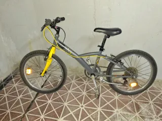 Bicicleta infantil 20" gris y amarilla