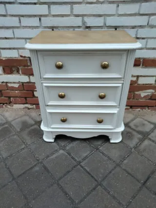 Comodino vintage in legno massello restaurato