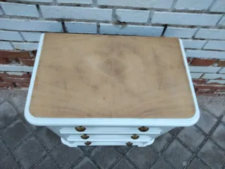 Comodino vintage in legno massello restaurato