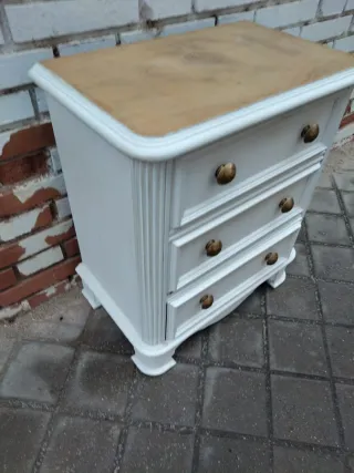 Comodino vintage in legno massello restaurato