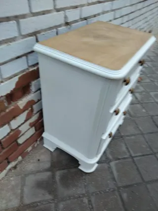 Comodino vintage in legno massello restaurato