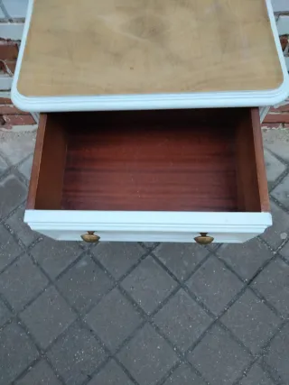 Comodino vintage in legno massello restaurato