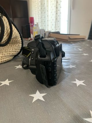 Nikon D3100 + Objetivo 18-55mm