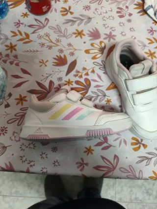 Deportivos Adidas niña blancos