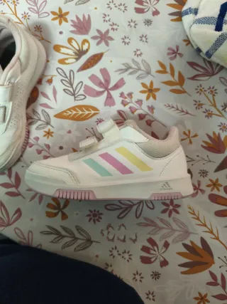 Deportivos Adidas niña blancos