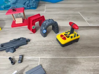 Juego de tren y vias de madera más complementos