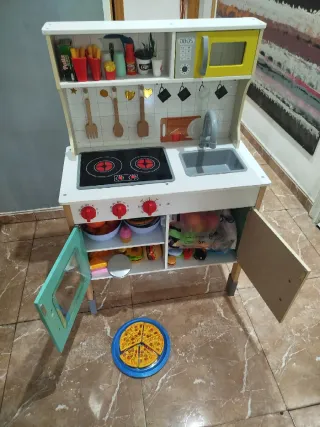 Cocina de juguete con accesorios, con sonido y luz