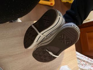 Zapatillas Converse Blancas y Amarillas