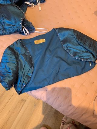 Vestido de fiesta azul y negro